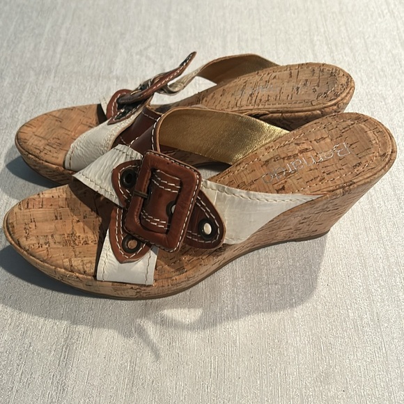 Bernardo Women's White Wedge Sandals - Picture 2 of 5